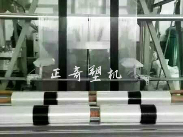 三层共挤黑白双色地膜机组设备生产线